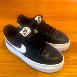 NIKE WOMENS COURT VISION ALTA SHOES SIZE 6